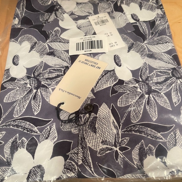 Men's Performance Camp Collar Button Up Shirt - NWT - Picture 2 of 3